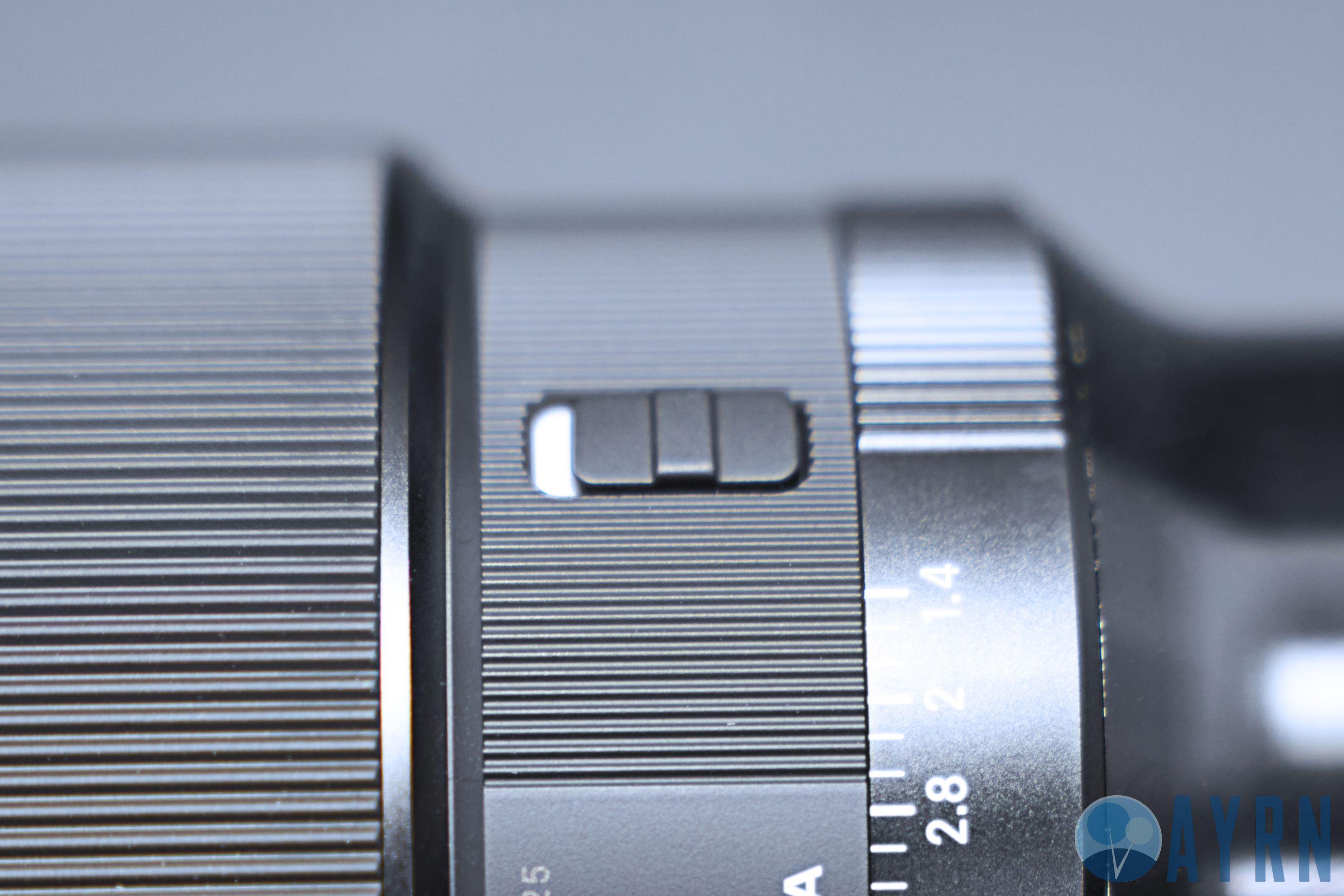 Sigma 85mm f/1.4 DG DN Art aperture (iris) ring lock switch